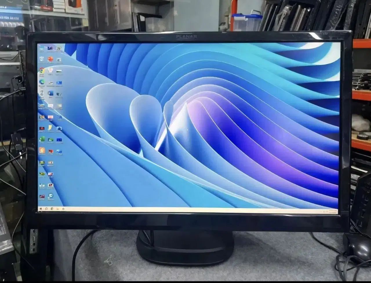 مانیتور Planar 27 inch کیفیت2k پنلips – بسیار تمیز