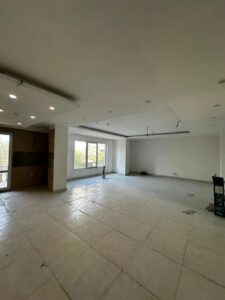 واحد ۱۱۰ در لوکیشن شهرکی و نزدیک یه ساحل در رامسر