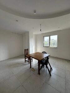 واحد ۱۱۰ در لوکیشن شهرکی و نزدیک یه ساحل در رامسر